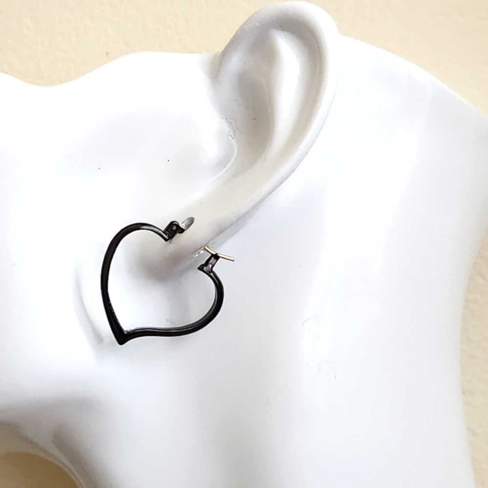 🖤 black heart hoop earrings *ew